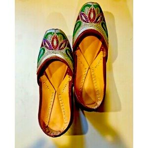 Flats (Punjabi Jutti’s, Khussa)